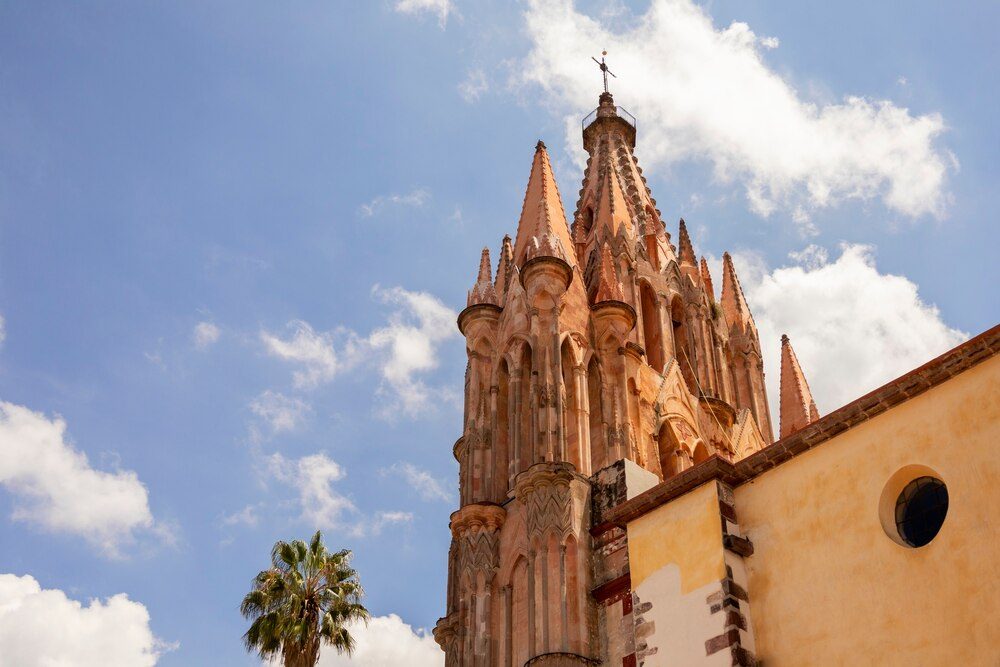 Arquitectura urbana mexicana colorida