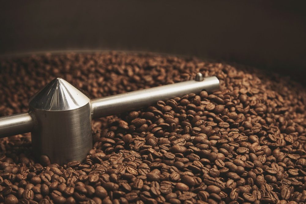 Roasting coffee beans in a roaster