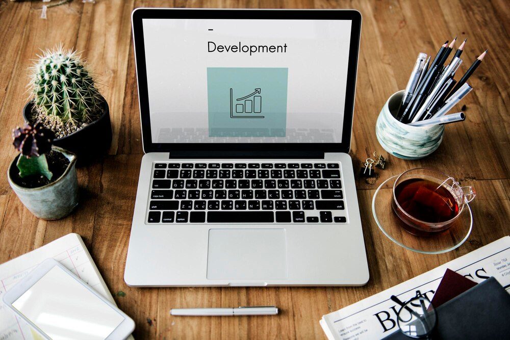 Desarrollador web trabajando en un tema de WordPress